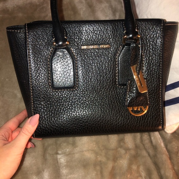 Purse - Picture 1 of 4